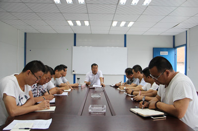 漢中分公司認真?zhèn)鬟_建設(shè)集團干部大會精神