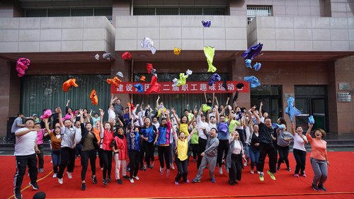 瞧，他們嗨瘋了！