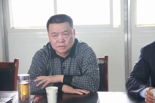 陜煤集團(tuán)總經(jīng)理助理、建設(shè)集團(tuán)聯(lián)合黨委書記、董事長寧興剛節(jié)日期間深入銅煤公司施工生產(chǎn)一線視察慰問