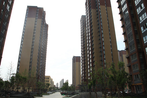 天工公司土建十一項(xiàng)目部承建的曲江羊頭鎮(zhèn)村安置小區(qū)1標(biāo)段工程通過防雷接地、人防兩項(xiàng)專項(xiàng)驗(yàn)收