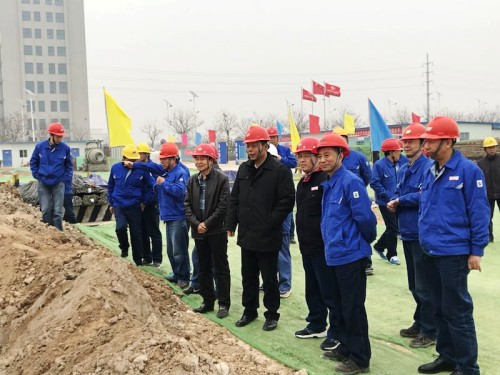 陜西渭化集團領(lǐng)導蒞臨渭河彬州乙二醇化工生活區(qū)施工項目檢查指導工作