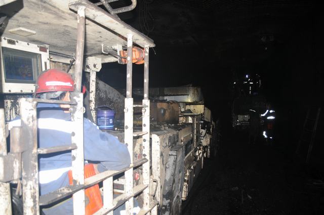 掘進公司小保當項目部單頭月進尺831米勇奪月度第一