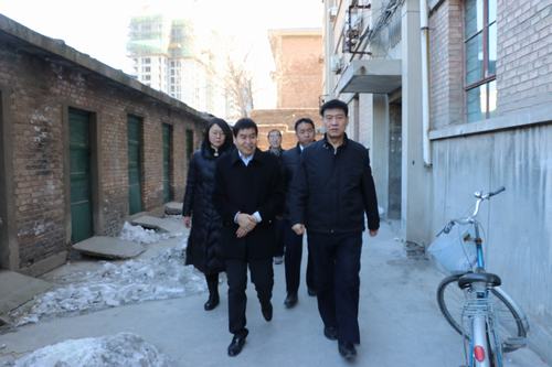 建設(shè)集團(tuán)聯(lián)合黨委副書記、紀(jì)委書記、工會(huì)主席侯本英一行慰問(wèn)澄合分公司困難職工