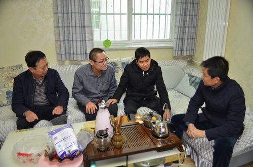 澄合分公司春節(jié)前慰問困難職工