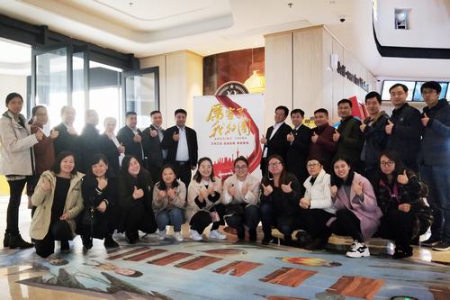 礦建二公司組團(tuán)觀看《厲害了，我的國(guó)》 為祖國(guó)打CALL