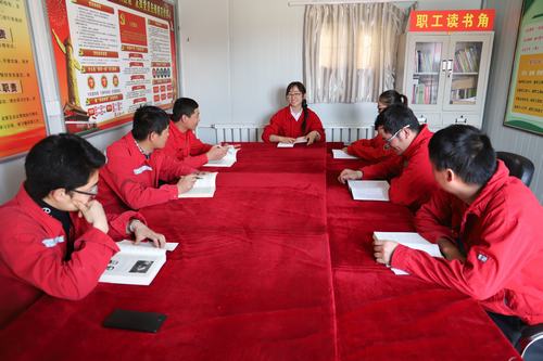 礦建二公司小保當三項目部“讀書角”成為職工學習“充電站”