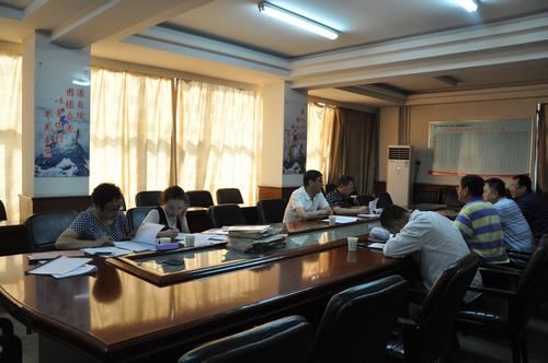 陜煤建設(shè)副總師王民福一行蒞臨韓城分公司對機電專項整治活動進行檢查指導(dǎo)