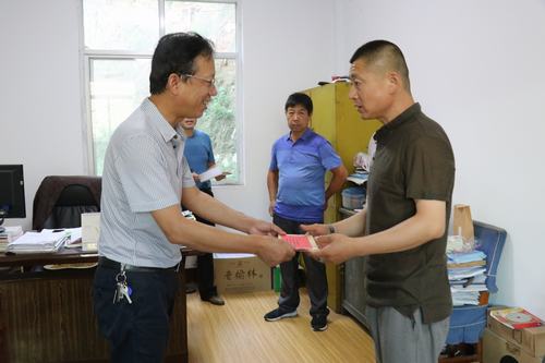 陜煤建設(shè)澄合分公司慰問(wèn)幫扶讓困難黨員暖融融