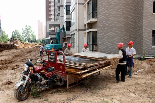 炎炎夏日，擋不住他們火一樣的工作熱情