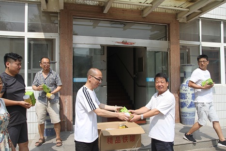 以人為本“送清涼” 真切關(guān)懷到一線