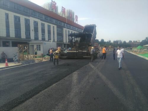 陜煤建設(shè)渭南分公司土建五部承建的濱河小學道路全線通行