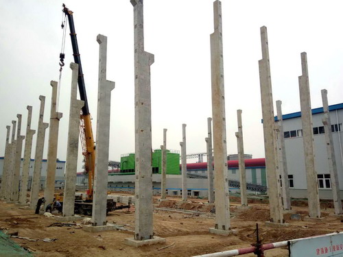 陜煤建設(shè)銅川分公司:鋁鎂合金項目抬包車間預制柱順利吊裝