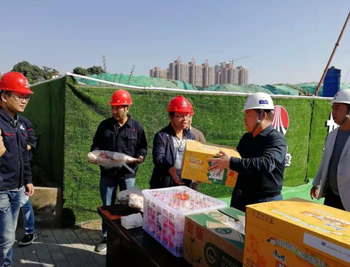 寧興剛深入渭南片區(qū)工地慰問走訪施工一線職工