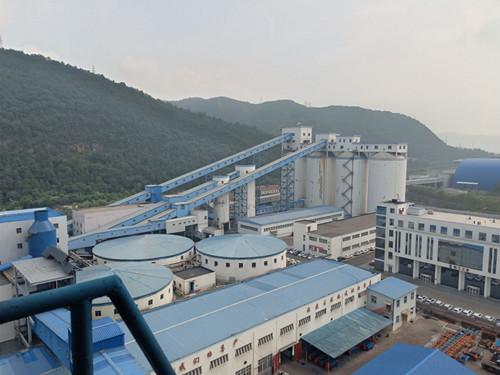 陜煤建設(shè)機(jī)電安裝公司承建的選煤廠塊煤倉(cāng)旋轉(zhuǎn)溜槽拆除工程如火如荼