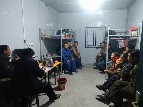 陜煤建設(shè)韓城分公司安裝一項目部快速裝車站工程順利封頂