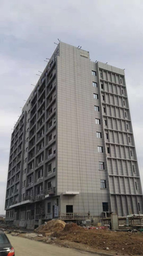 陜煤建設(shè)天工公司土建七部彬長鐵運公司辦公樓建設(shè)初見成效