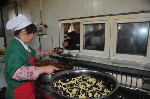 陜煤建設(shè)掘進(jìn)公司：建“鐵軍”不忘職工冷暖