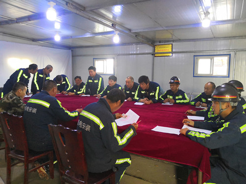 陜煤建設(shè)機(jī)電安裝公司小保當(dāng)項(xiàng)目部完成井下“管線質(zhì)量標(biāo)準(zhǔn)化”整改