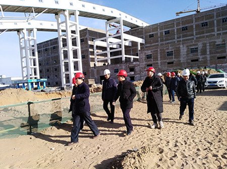 榆北煤業(yè)及陜煤建設(shè)領(lǐng)導(dǎo)深入天工公司土建二部小保當(dāng)濃縮車間工地檢查指導(dǎo)工作