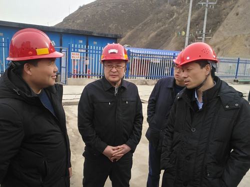 延安市副市長(zhǎng)王軍營新年伊始蒞臨車村項(xiàng)目部調(diào)研