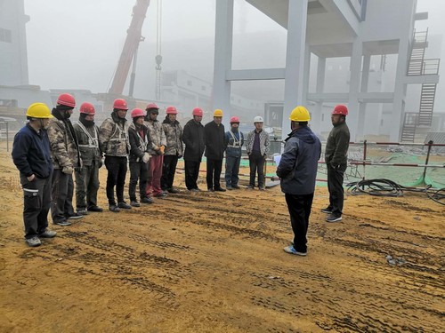 陜煤建設(shè)銅煤公司承建的曹家灘礦井主廠房至矸石倉(cāng)、主廠房至煤泥卸載點(diǎn)帶式輸送機(jī)棧橋工程順利吊裝