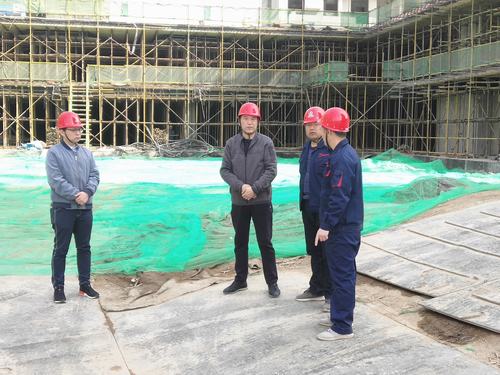 劉合理深入藍(lán)山水岸住宅項目現(xiàn)場指導(dǎo)工作