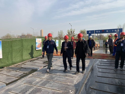 王明智一行深入航天城片區(qū)項目工地檢查指導(dǎo)工作
