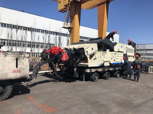 陜煤建設掘進公司：紅柳林項目部EML-340連續(xù)采煤機順利入井