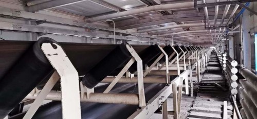 陜煤建設(shè)澄合分公司第二機(jī)電安裝隊(duì)施工的小保當(dāng)火車裝車站塊煤皮帶輸送機(jī)安裝工程再傳捷報(bào)