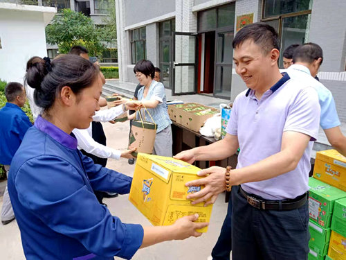 陜煤建設(shè)公司：高溫慰問送清涼，防暑降溫暖人心