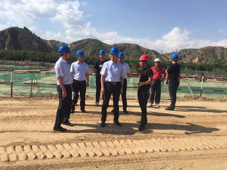 陜西天芪生物有限公司董事長李勇一行蒞臨子洲天芪項目部進行安全生產(chǎn)調(diào)研工作
