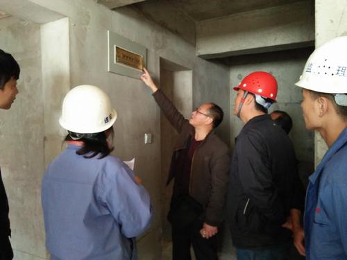 陜煤建設(shè)銅煤公司第三項(xiàng)目部承建的銅煤一號(hào)雪松林4、5#樓順利通過(guò)竣工驗(yàn)收