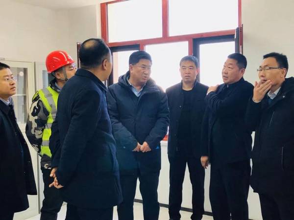 靖邊縣縣委書記劉維平一行蒞臨陜煤建設(shè)銅煤公司承建的靖邊金地華府項目調(diào)研指導(dǎo)工作