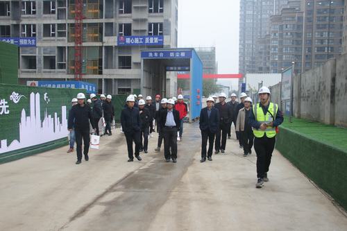 陜煤建設(shè)組織召開藍(lán)山水岸施工現(xiàn)場觀摩會