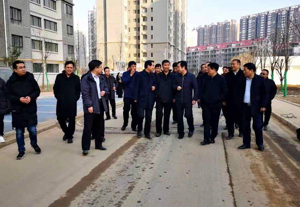 銅川礦業(yè)公司黨委書記、執(zhí)行董事劉水利一行蒞臨銅煤1#、2#住宅小區(qū)現(xiàn)場調(diào)研指導工作