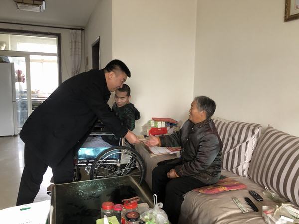 陜煤建設(shè)礦建二公司開展困難職工走訪活動(dòng)