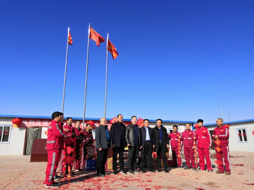 王明智、王寧春節(jié)看望慰問一線職工