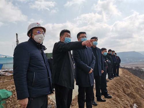 彬州市委書記鐘偉、副市長(zhǎng)馮永勝蒞臨銀西高鐵彬州東站前廣場(chǎng)項(xiàng)目現(xiàn)場(chǎng)檢查推進(jìn)復(fù)工工作