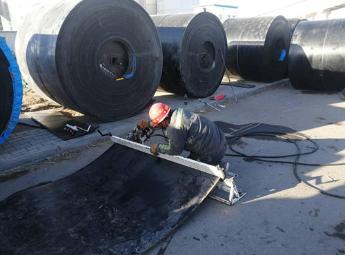 陜煤建設機電安裝公司小保當項目部：擼起袖子安裝設備