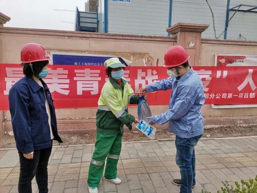 學(xué)雷鋒、展風(fēng)采，爭做最美青年“戰(zhàn)疫人”