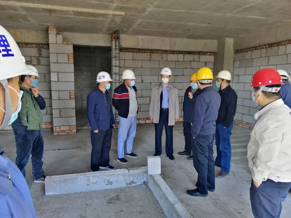 陜煤實(shí)業(yè)集團(tuán)副總經(jīng)理任廣民深入神木杏花園工程施工現(xiàn)場檢查指導(dǎo)工作