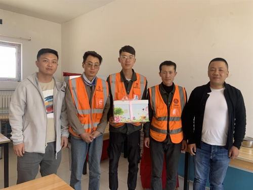 陜煤建設(shè)銅煤公司第十六項目部為職工舉辦“不負(fù)韶華時光，愛與責(zé)任同行”月度主題生日會