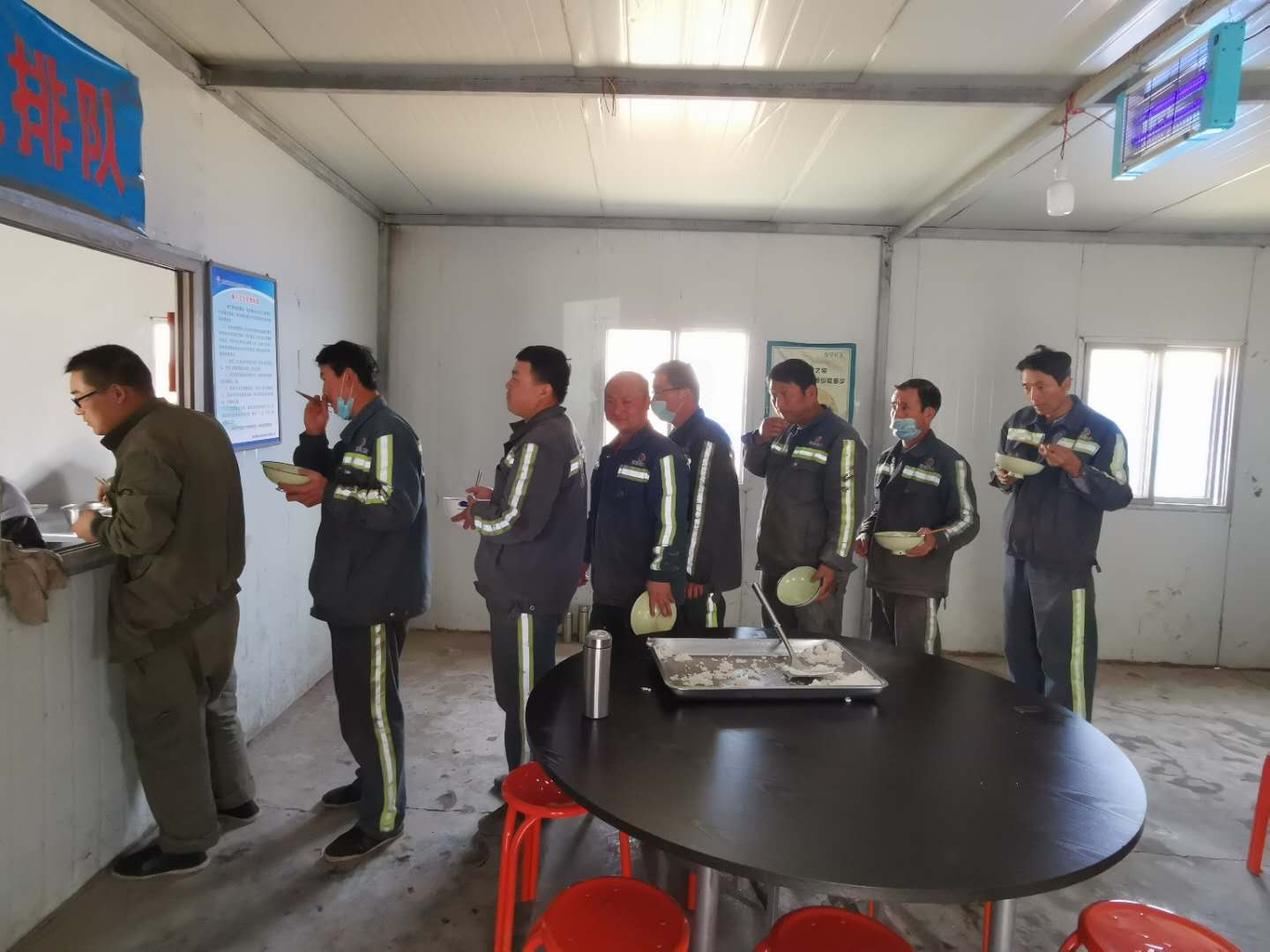 陜煤建設(shè)機(jī)電安裝公司彬長(zhǎng)項(xiàng)目部：關(guān)愛職工做好后勤服務(wù)