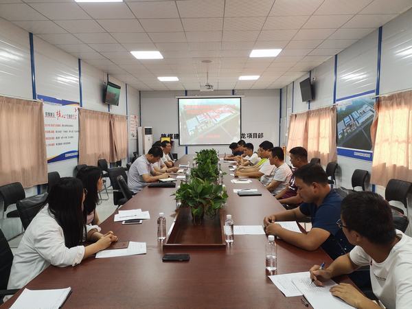 公司領(lǐng)導(dǎo)司正林一行深入渭南分公司南京金龍項(xiàng)目部召開(kāi)青工座談會(huì)
