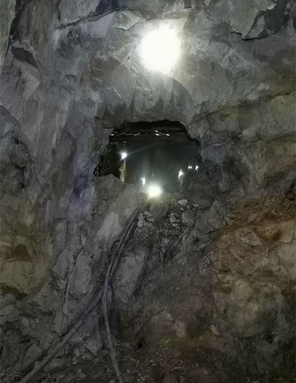 陜煤建設(shè)礦建三公司：酒鋼項目部V礦體2775m水平與銅礦斜坡道順利貫通