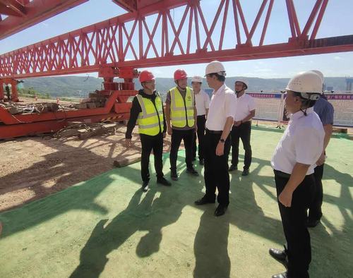 咸陽(yáng)市紀(jì)檢委書(shū)記蒞臨銀西高鐵彬州東站前廣場(chǎng)項(xiàng)目檢查指導(dǎo)工作