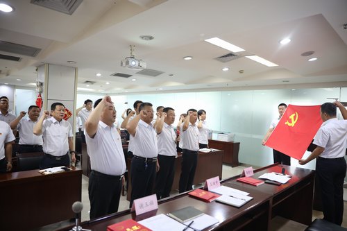 不忘初心勇立潮頭 牢記使命爭當先鋒