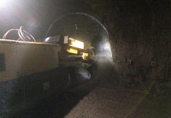 陜煤建設(shè)礦建三公司雙龍項(xiàng)目部二盤區(qū)膠帶機(jī)運(yùn)輸巷如期開工