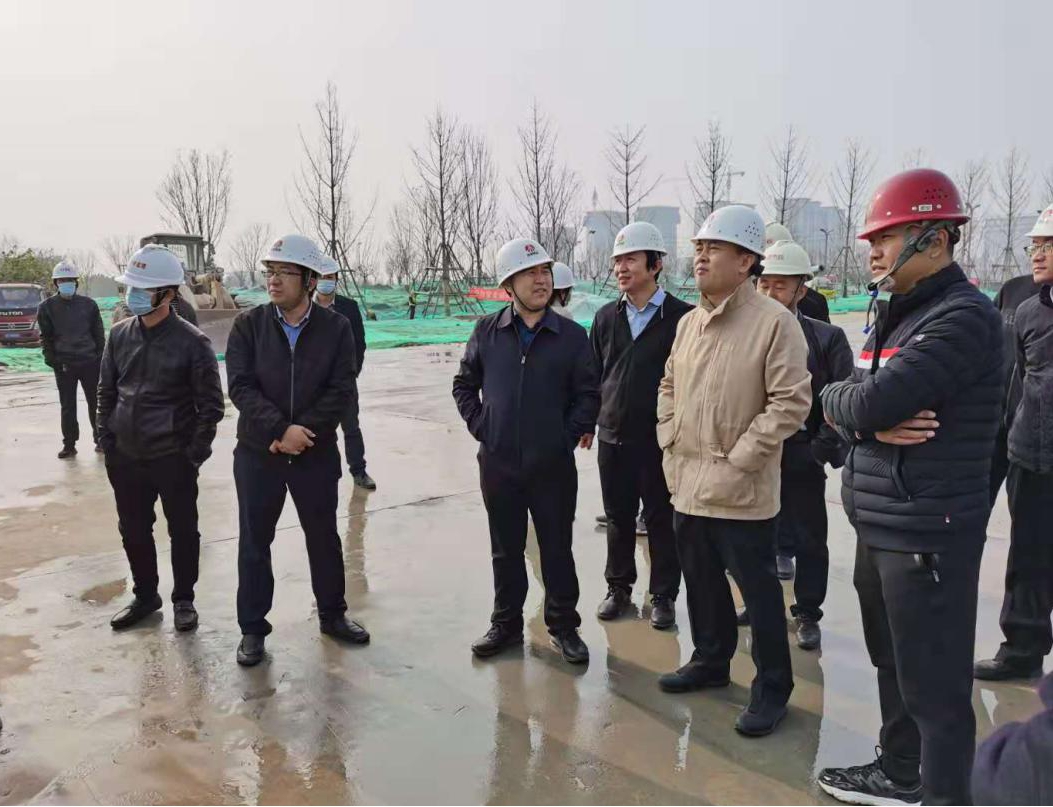 西咸新區(qū)黨工委委員、管委會(huì)總規(guī)劃師陳默一行赴空港新城項(xiàng)目調(diào)研指導(dǎo)