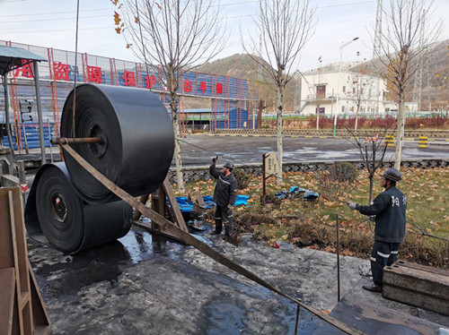 陜煤建設(shè)機(jī)電安裝公司承建雙龍礦主斜井膠帶機(jī)工程順利開(kāi)工